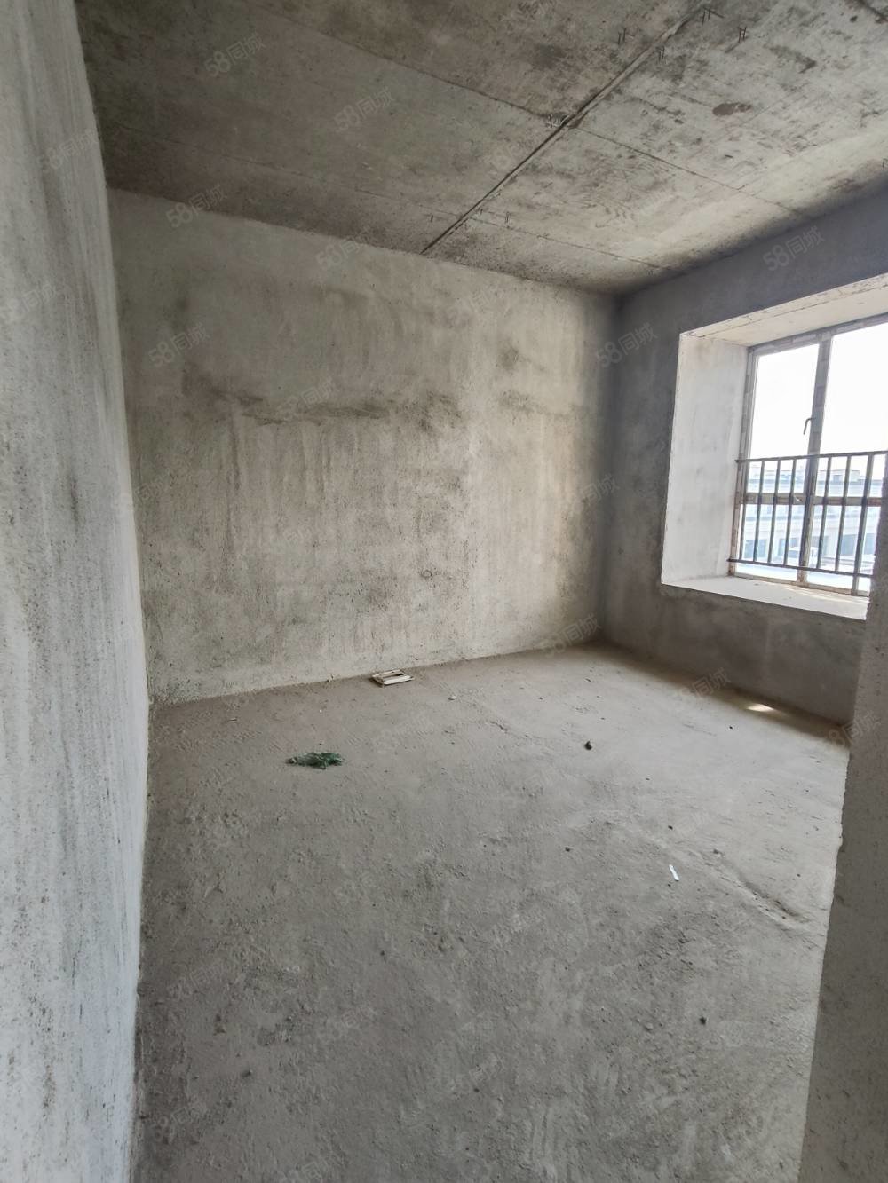 滨江御府3室2厅2卫127㎡南北63万