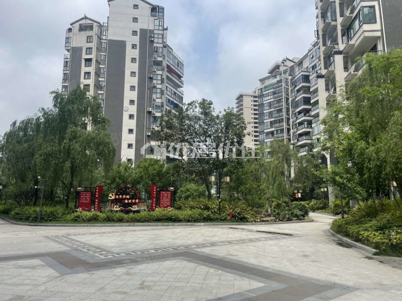 一品尊府2室2厅1卫90㎡南180万