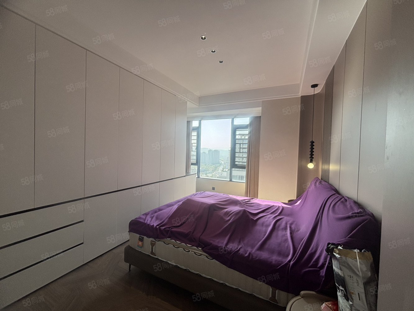 德和领秀广场5室2厅3卫172㎡南北220万