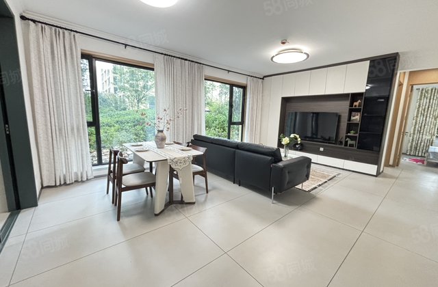 一楼带大院子边户精装修性价比  一套，拎包入住，全明户型