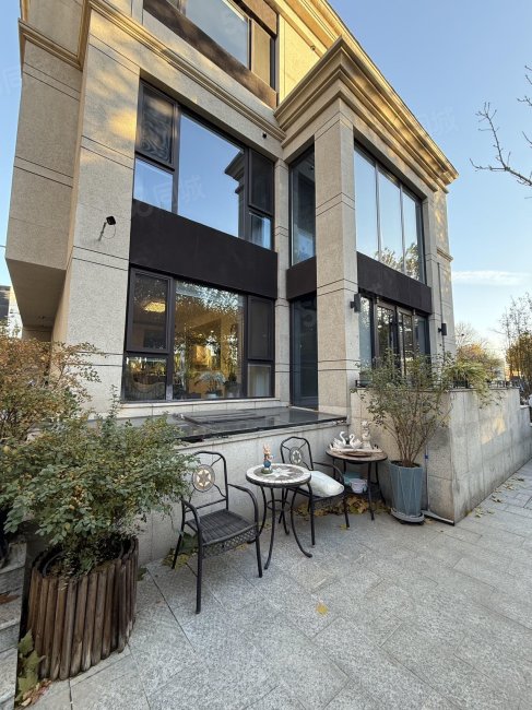 澳景園5室3廳5衛(wèi)486㎡南北2800萬