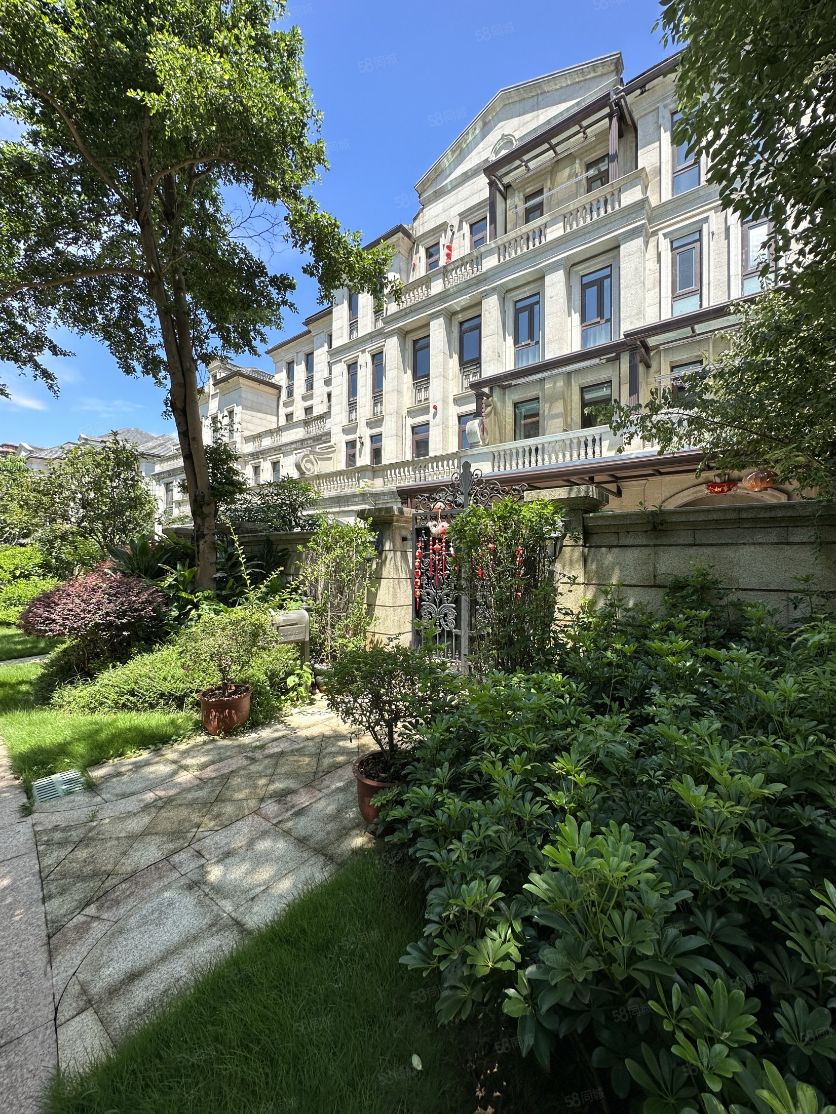 三盛国际公园波尔多庄园别墅