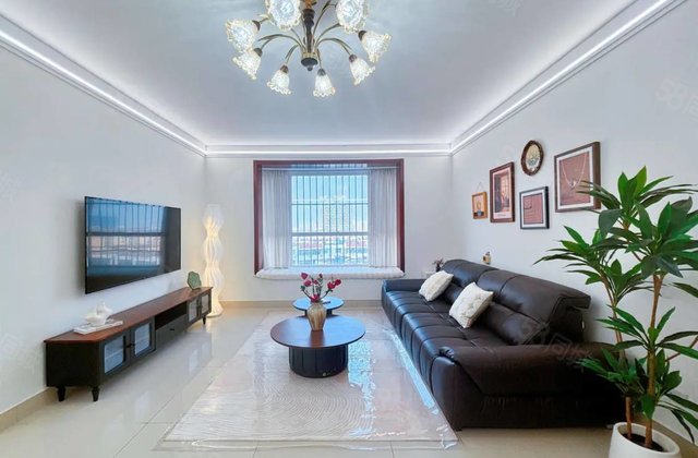 市中心，市医院三中，华港顺和城，水韵花都电梯房三室精装修