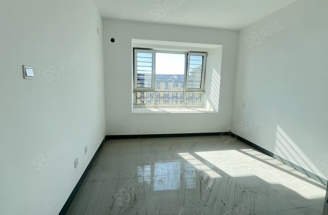 11层电梯洋房！带储！交房未住！三室！江北水镇！急售！