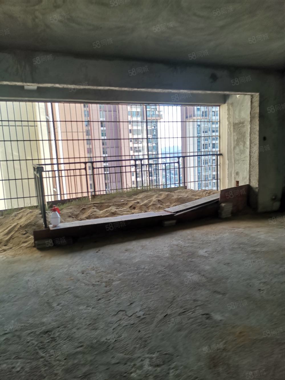 容州公园华府5室2厅2卫160㎡南59万