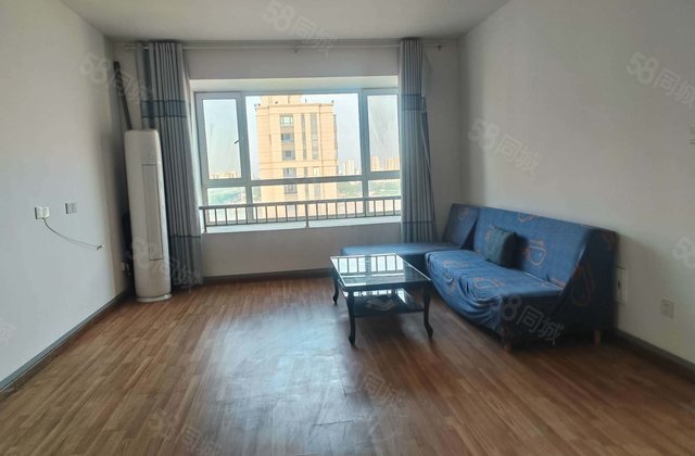 房子免大税了，送车位和储藏室。小区环境不错。