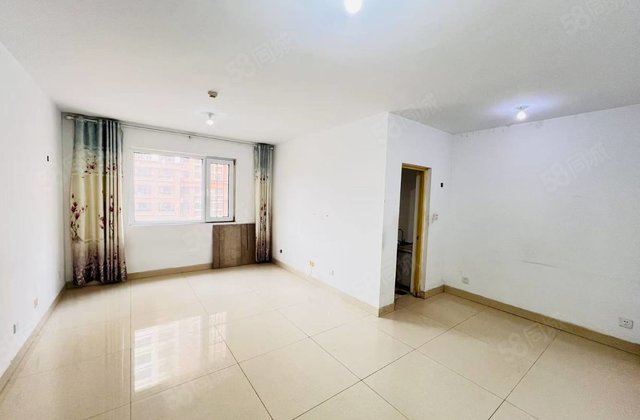 区政府 光岳壹号院 先锋小区 免大税 三室两厅 停车方便