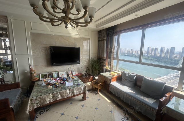 昌润莲城观景房，四室两厅两卫双车位免大税，东昌壹号院东临