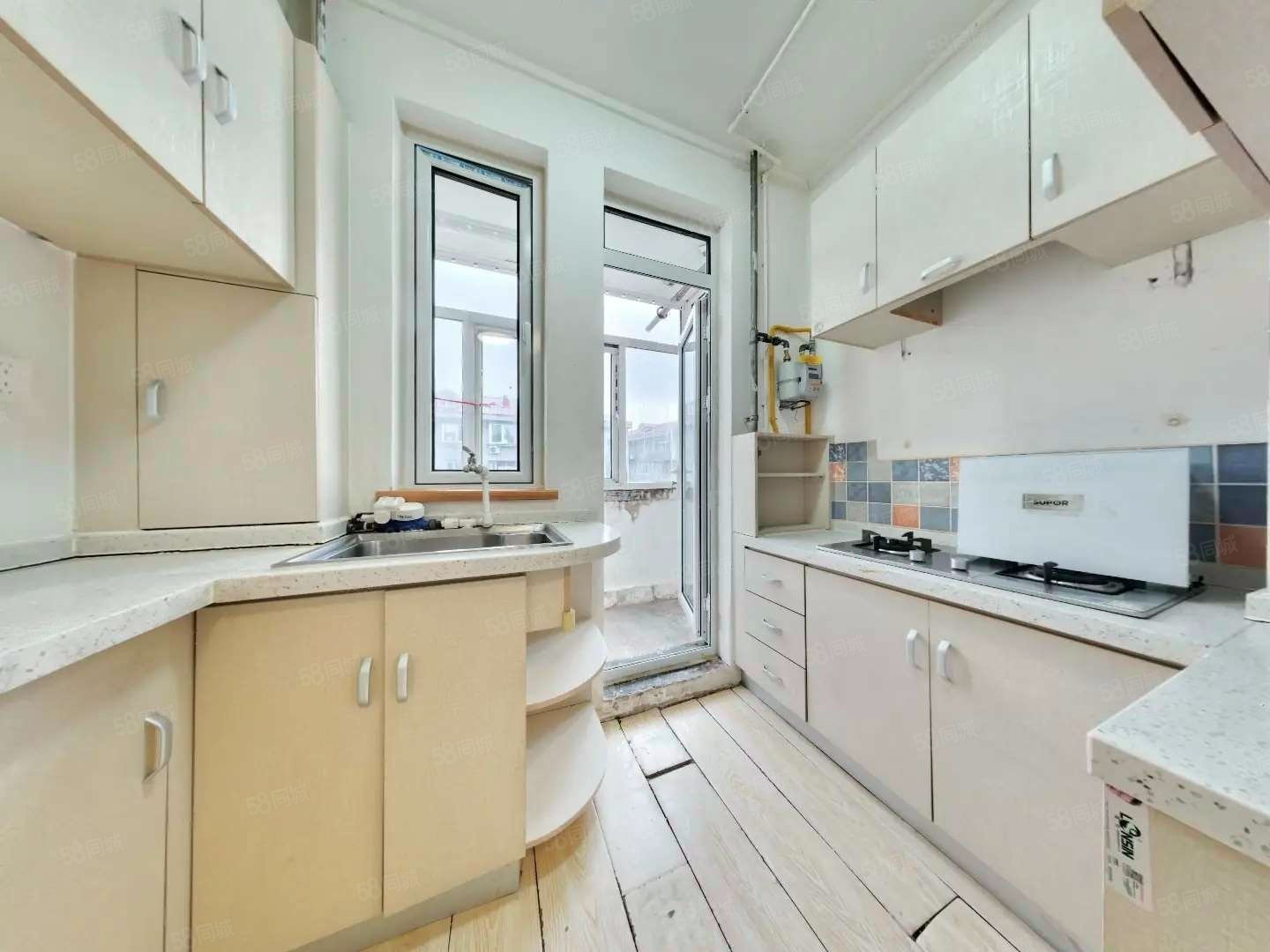 南沙灘和諧小區(qū)1室1廳1衛(wèi)37.33㎡南218萬