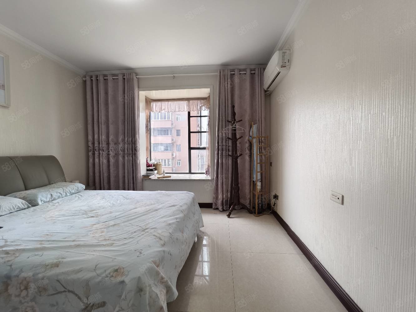 维多利亚3室2厅2卫135㎡南北92万