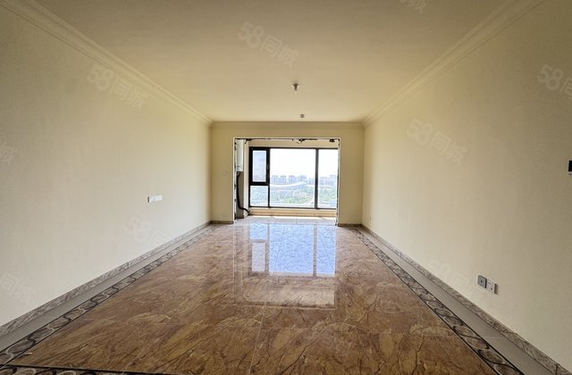 观景房！翡丽湾！四室两厅两卫！送车位！采光好！南北通透！