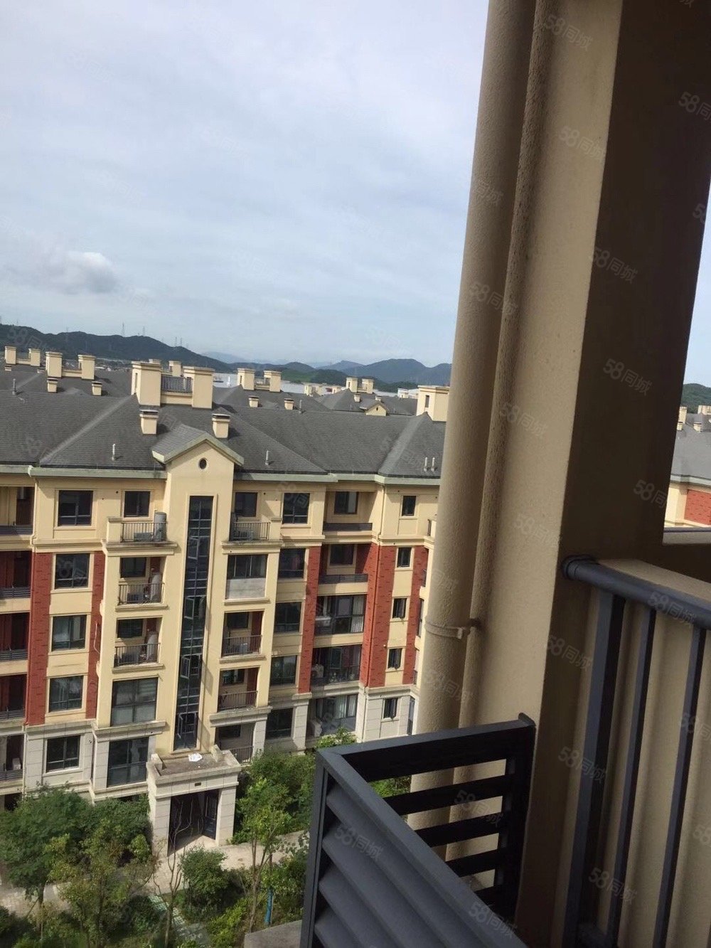 博林华府电梯141平房东降价急卖