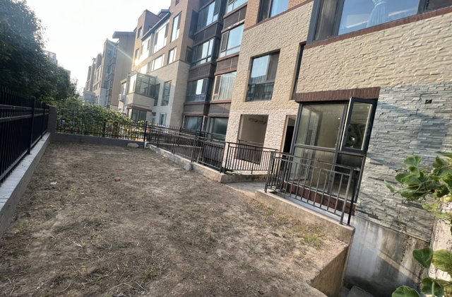 西安交大湖边洋房 复式带院 双车位 全明户型 看房方便