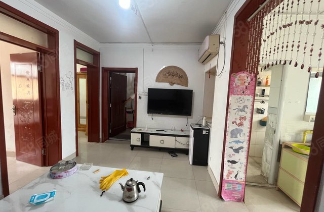 公园 育新街毛纺厂家属院步梯五楼精装修两居室带储藏室