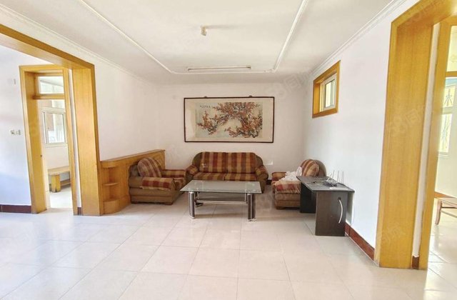 公园南邻 单位家属院 单价六千 免 送20多平储 有钥匙