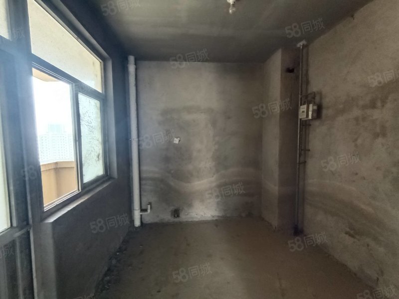 名仕豪庭3室2厅1卫125㎡南北48万