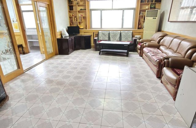 第二实验一墙之隔，文轩，龙山南区，三楼，三室朝阳