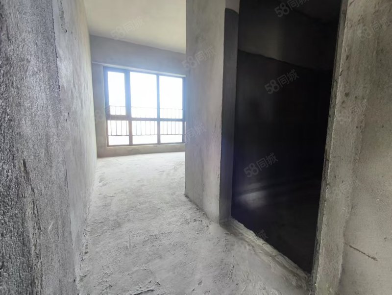 盛和园4室2厅3卫139.7㎡南北179万