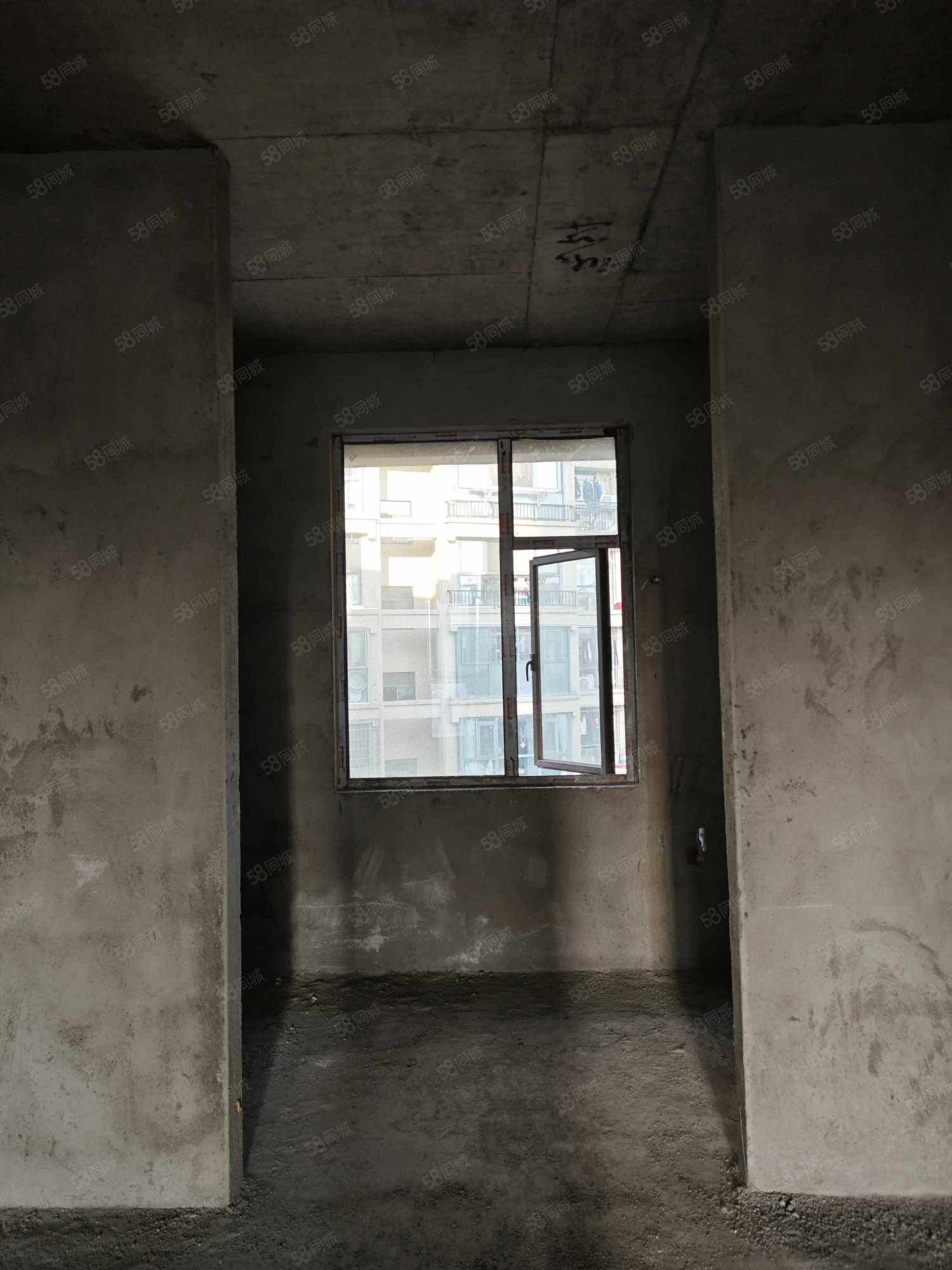 中成小区4室2厅2卫125.91㎡南83.6万