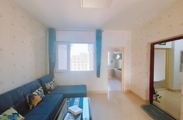 临近湖边，好楼层。价格可聊，房东急售，一中外国语。