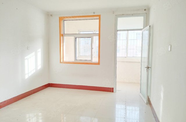 湖边，地暖房，名人苑二期，中间层，三室，华悦金钻，送储