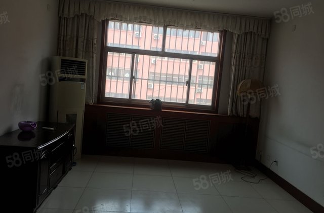 香江三里铺风景小区3室3厅1卫111平方  三楼看房方便