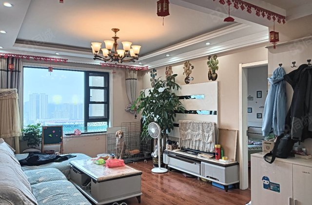 百合新城  三室两卫 带储藏室  130平  免大税 采光好