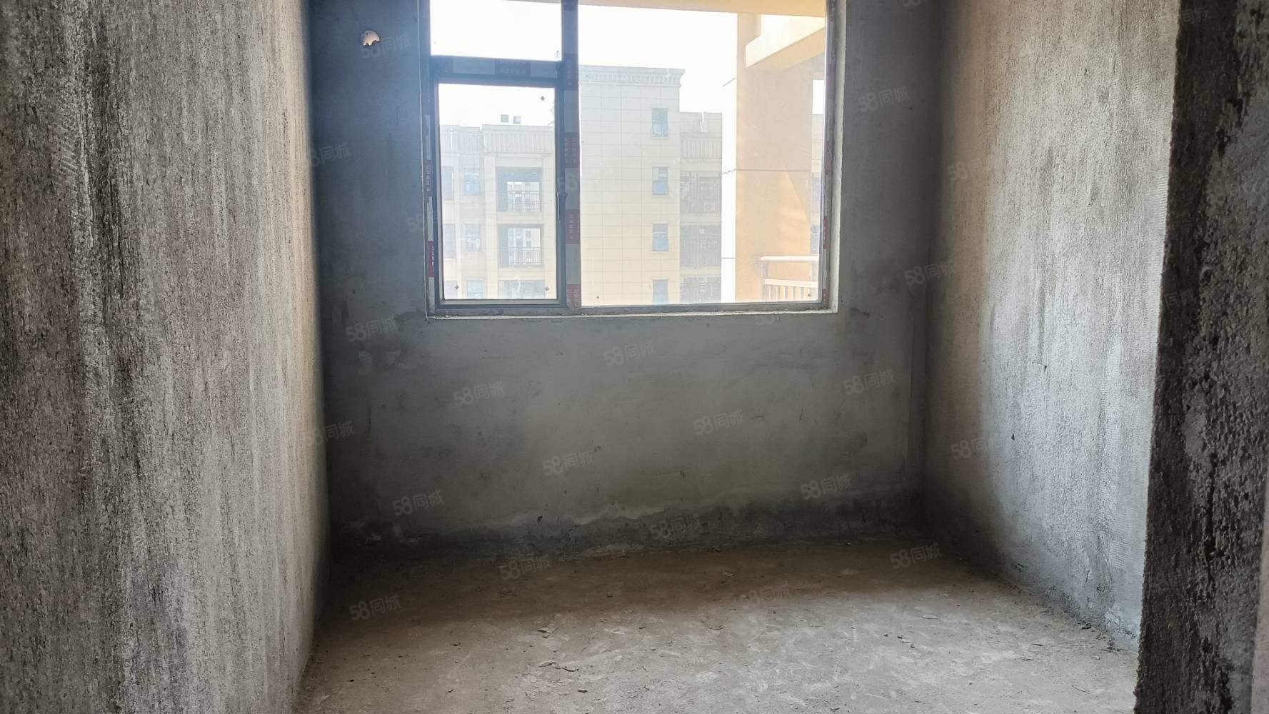 滨江学苑3室2厅2卫121㎡南北79.8万