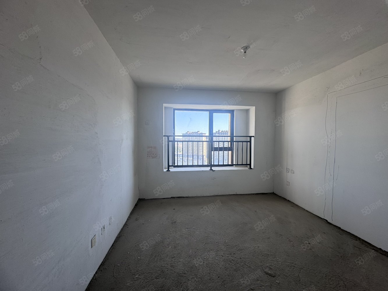 绿地斐勒公馆3室2厅2卫149㎡南北83万