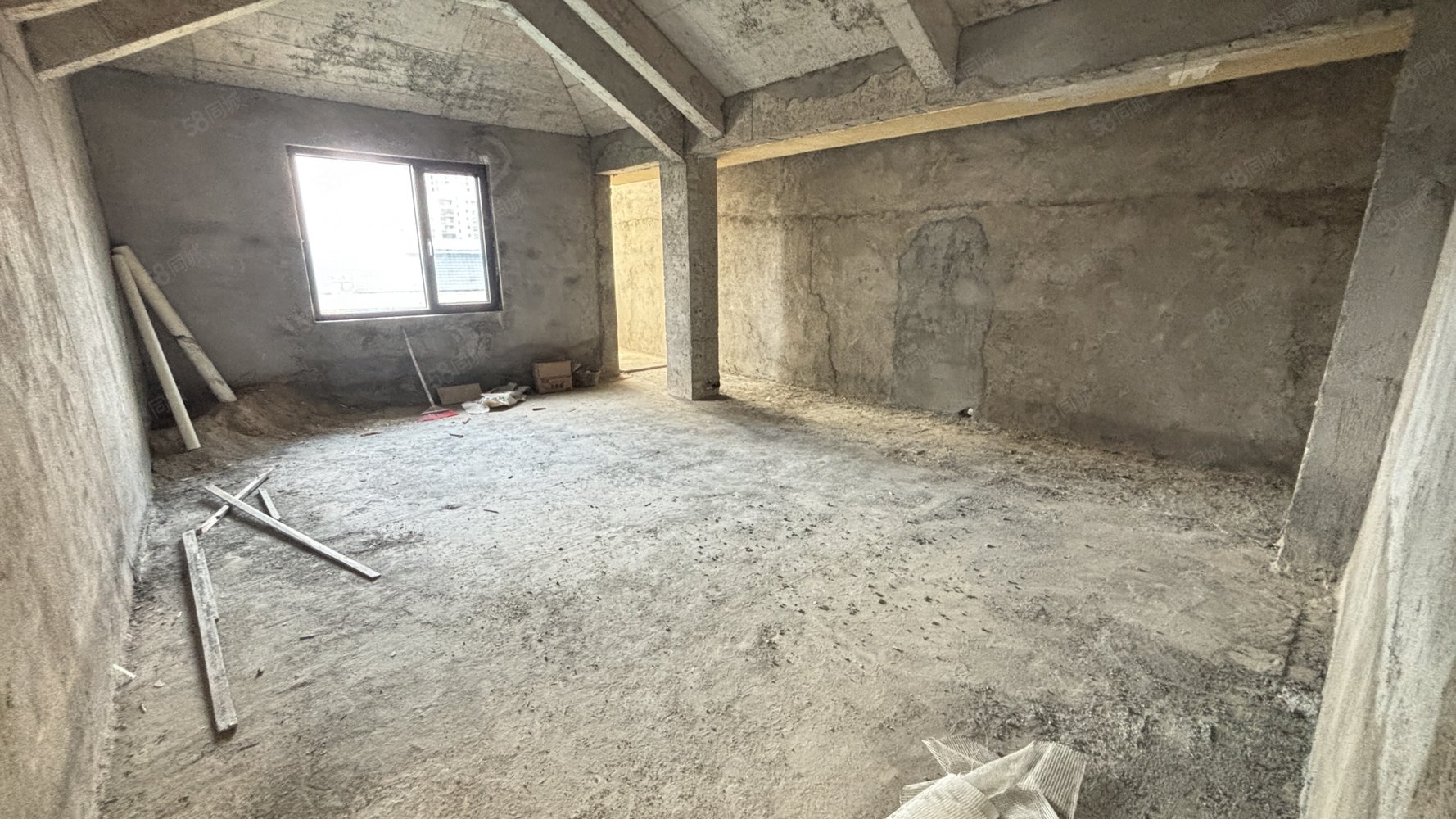 秀江印象7室2厅2卫270㎡南北150万