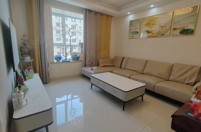 三院东邻，万达，香江附近。海润公园，两室两厅，精装修中央空调