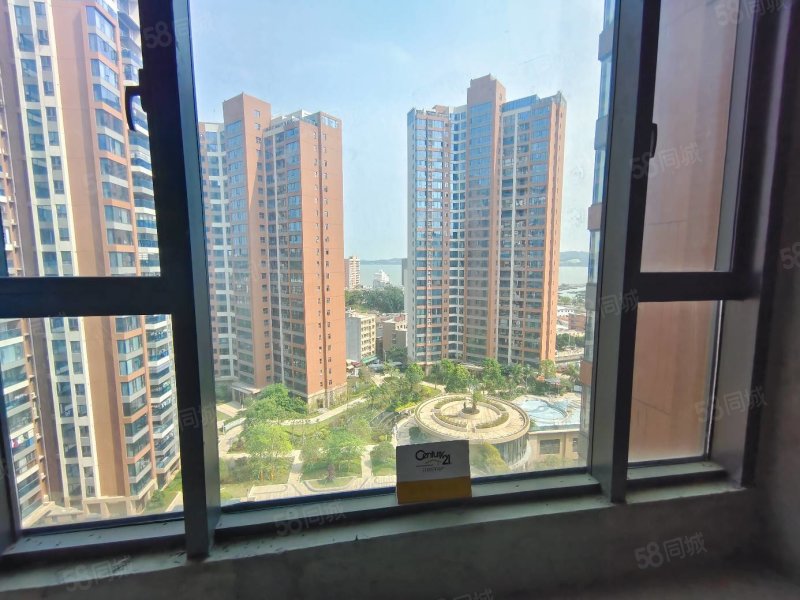 业主诚意亏本出售带车位汕尾熙龙湾市中心位置4房
