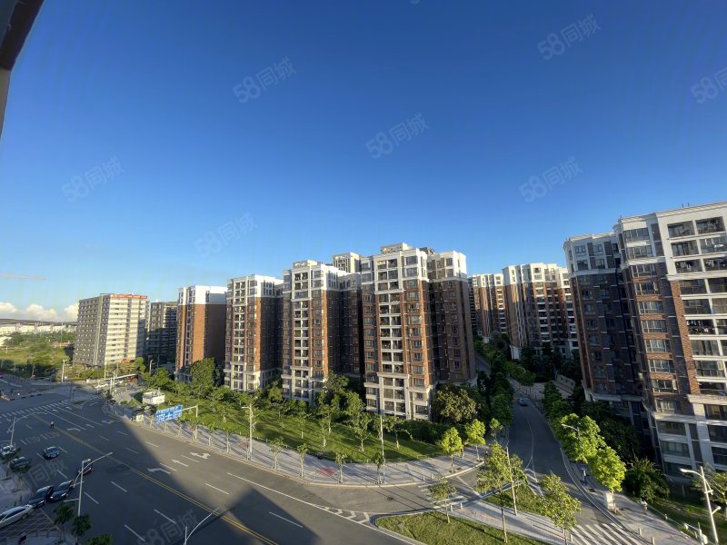 阳华国花苑3室2厅2卫95.8㎡南北638万