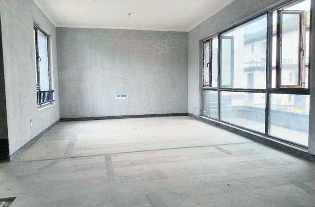 金科博翠山4室2厅162.96㎡275万二手房图片