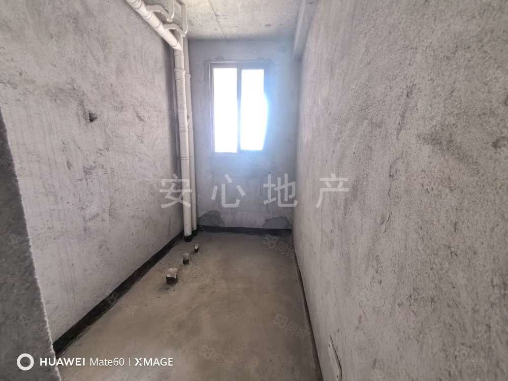 东湖花苑3室2厅1卫120㎡南北96万