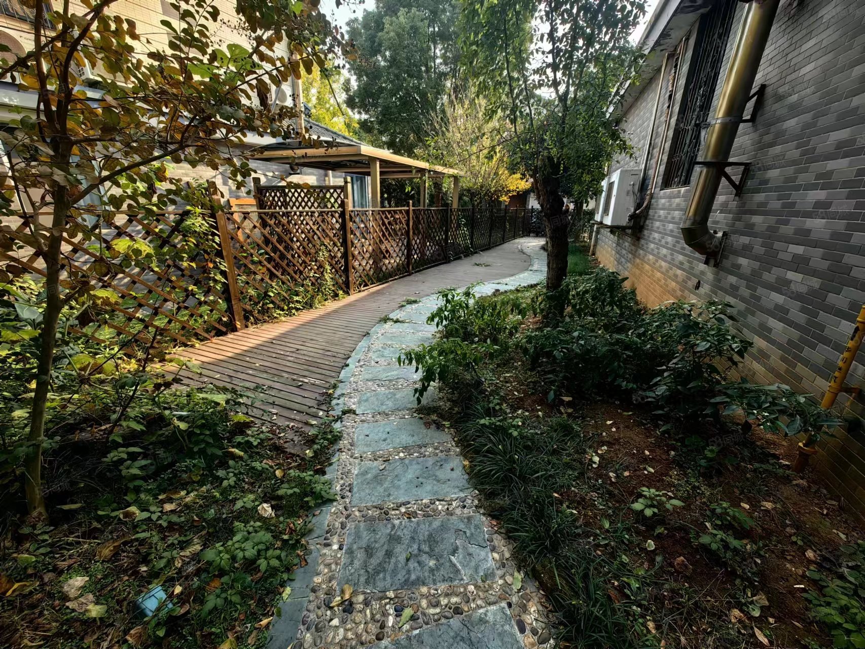 盘龙湾双拼别墅438万院子300平看房方便