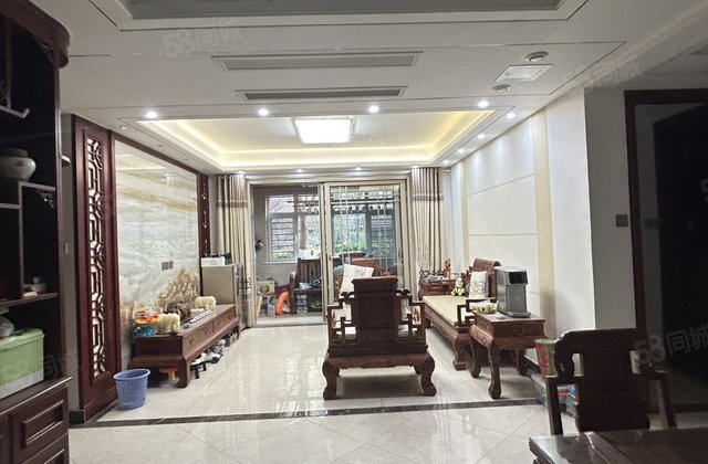 中央丽都 大润发 四室两卫 精装修 人民公园附近