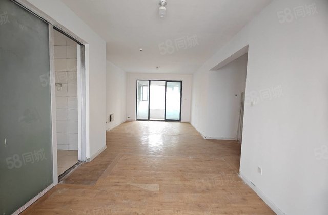 二中南邻单价9千 翡丽湾锦绣学府三室两卫 免大税送储藏室