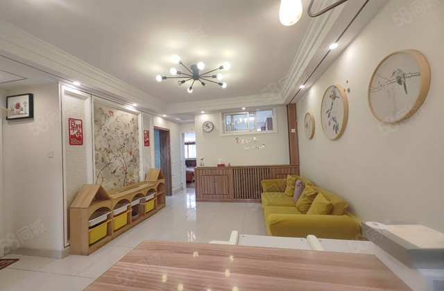 钥匙房 馨苑小区 精装婚房 免大税 小三室 小区停车方便七中