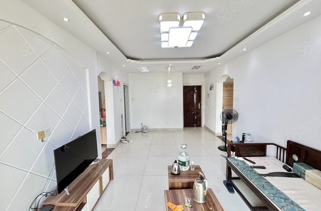 星美城市广场精装修三室两厅！全天无遮挡！看房方便有钥匙！