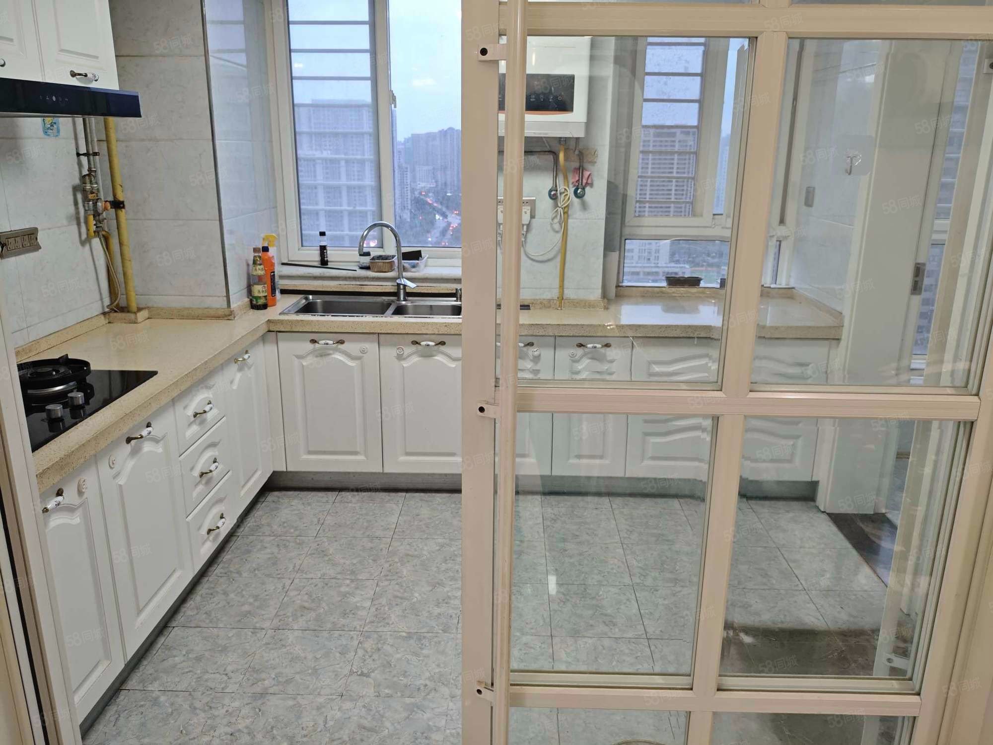 国宾中央区(一期)3室2厅2卫124.49㎡南北215万