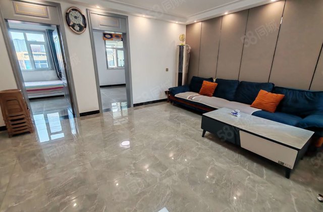 振兴东路七中东临馨苑小区多层中间楼层 免大税  精装修