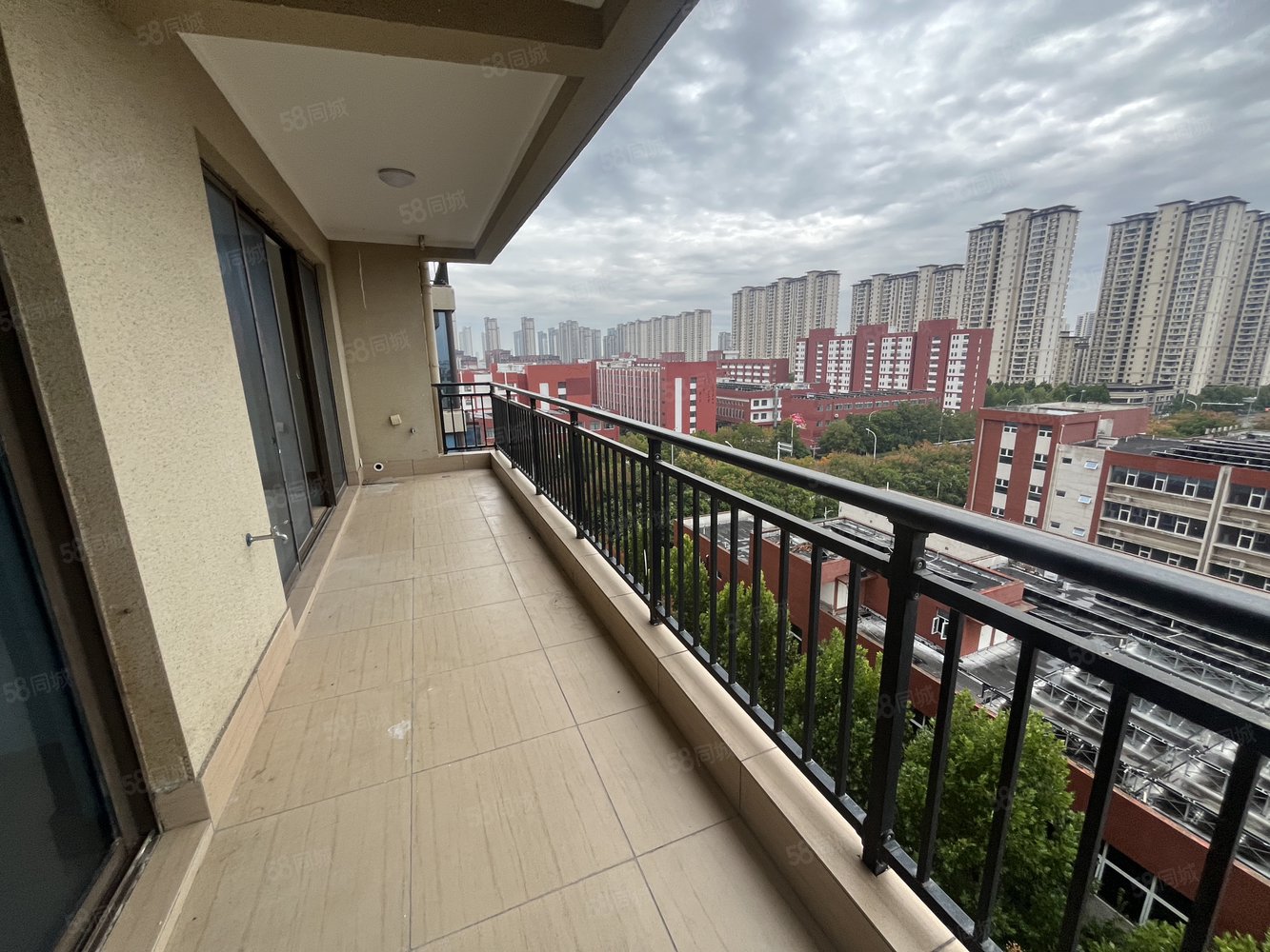 碧桂园时代印象4室2厅2卫141㎡南北93.8万