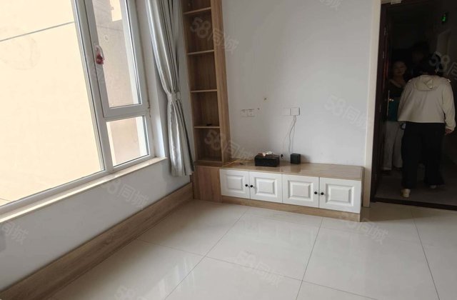 民生凤凰城5号院 南北通透 精装修 中间