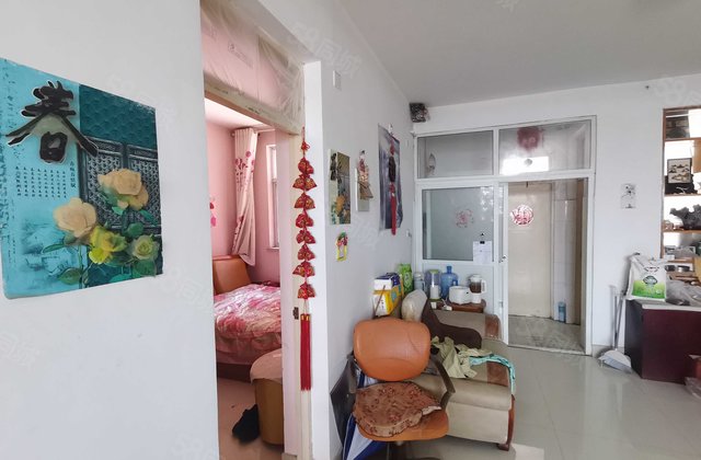 铁塔商贸城住宅小区的小三居房源 商业配套齐全 上文轩，近医院