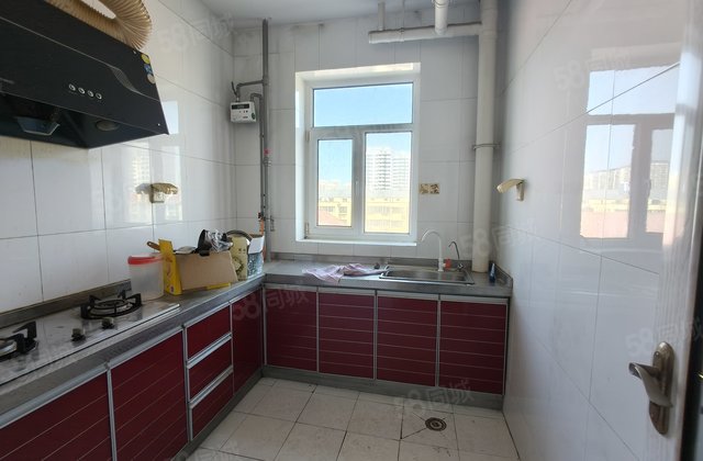 市中心五星大楼附近 电梯地暖房 有车位储藏室 全明户型南北通