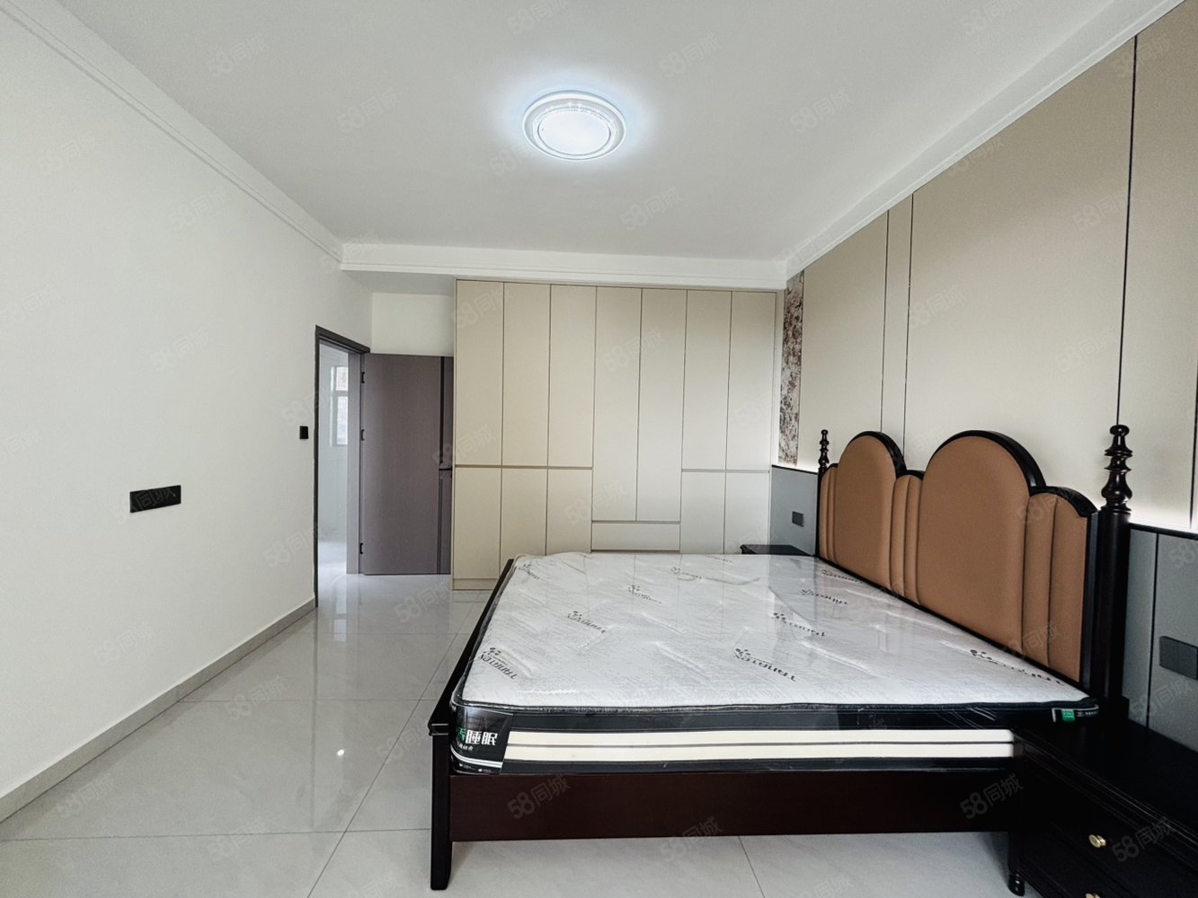 香槟国际5室2厅2卫130㎡南北69.8万