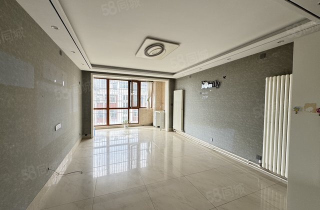 湖边凤凰苑56复式 精装5室3卫 小区停车方便 价格可聊