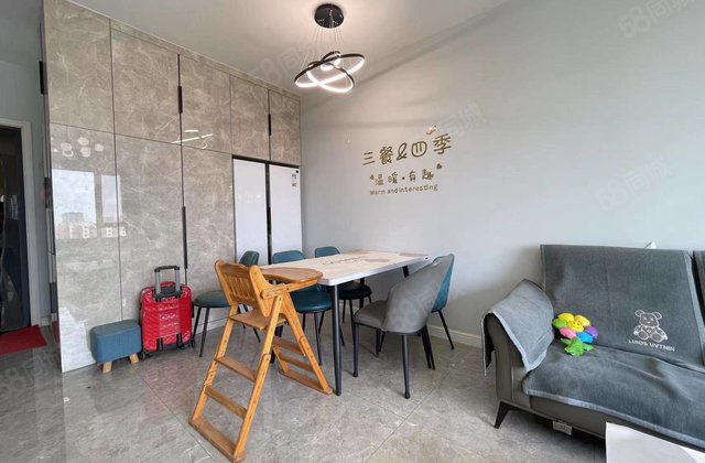 黄山路 满五   南北通透 中间楼层采光好 医疗配套成熟