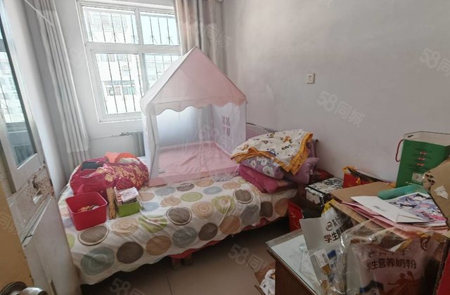 人民公园附近育新家园三室边户中间楼层停车方便